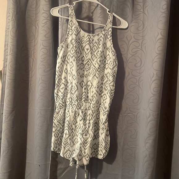 Romper - Picture 2 of 3